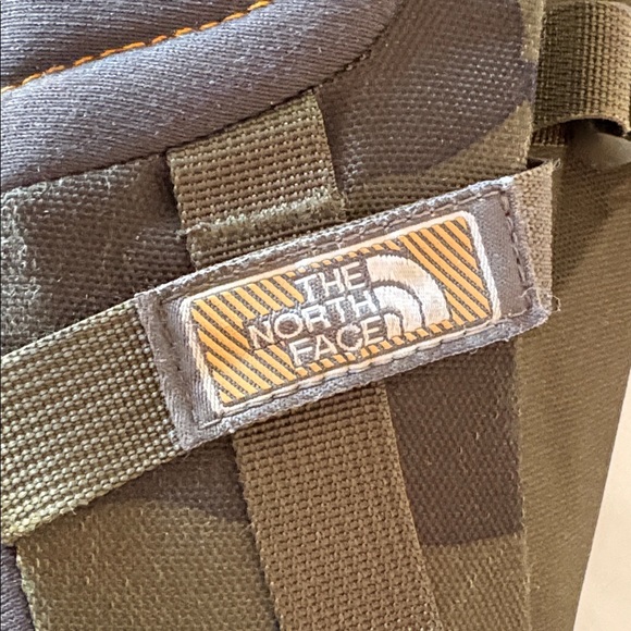 The NORTH FACE Heckler camo patterned backpack - Picture 11 of 13